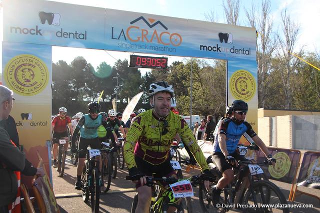 Salida de La Graco 2025 bajo el arco