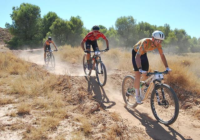 Ciclistas en el Campeonato de La Rioja de XCO 2026 en Alfaro